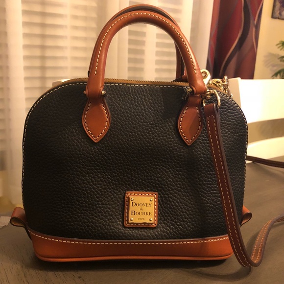 Dooney & Bourke Handbags - 🌻NWT Dooney & Bourke Bitsy Bag